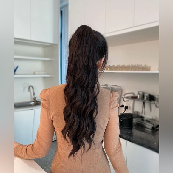 💥 SALE💥 - 22" inch long synthetic wavy Curly
Ponytail hair Claw Ponytail - Picture 4 of 4